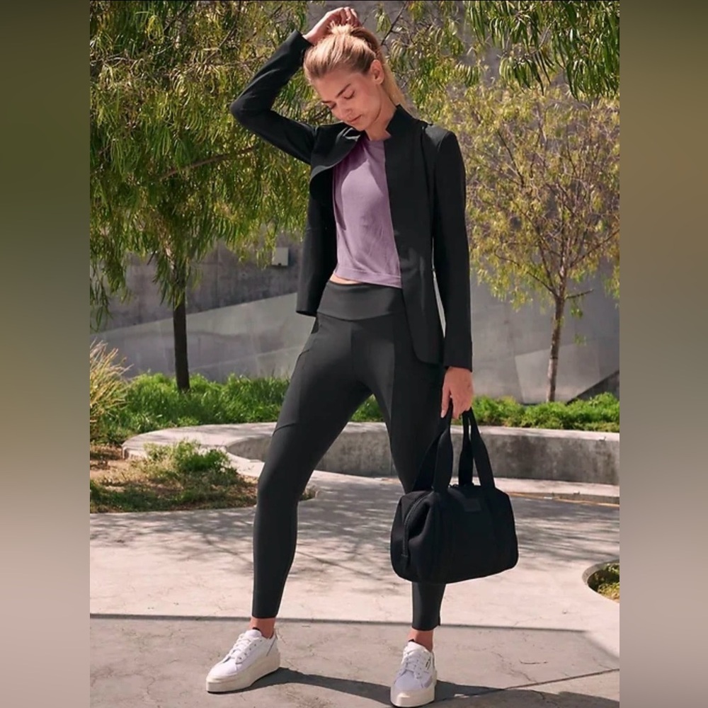 NWOT Athleta Stellar City Tight